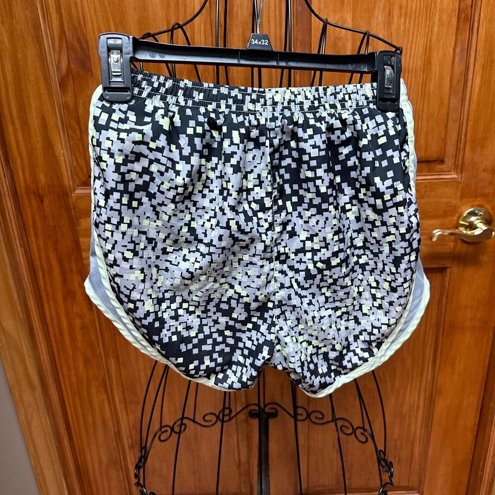 Women Nike running shorts​​ - Picture 2 of 6
